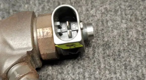 Skoda Octavia Mk3 (5E) Fuel injector 04L130277G