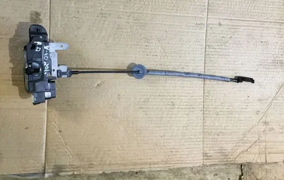 Volvo V40 Front door lock 31440392