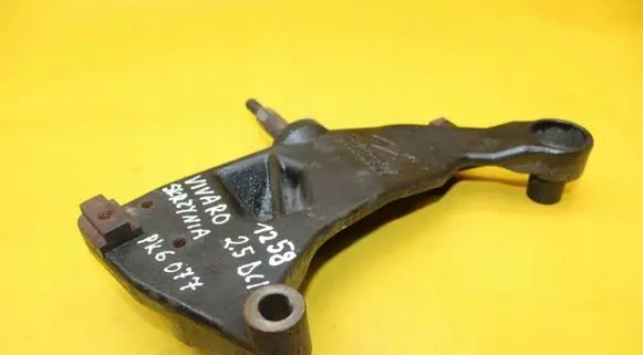 Opel Vivaro Engine mounting bracket 8200048240E