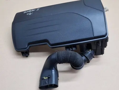 Renault Sandero II Air filter box 8200517765