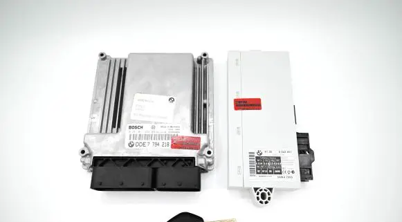 BMW 5 E60 E61 Engine ECU kit and lock set 7794218 13617794218 0281011224