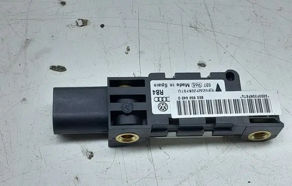 Volkswagen Phaeton Airbag deployment crash/impact sensor 8E0959643D