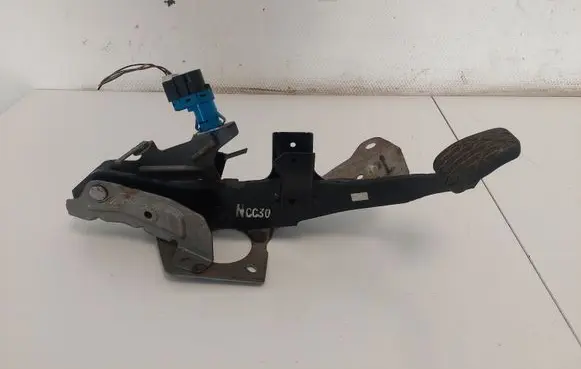 Mazda 5 Brake pedal NCC30