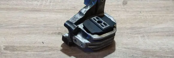 Volvo V70 Engine mount bracket 30741583