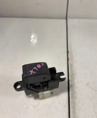 Nissan X-Trail T30 Electric window control switch 4610Z