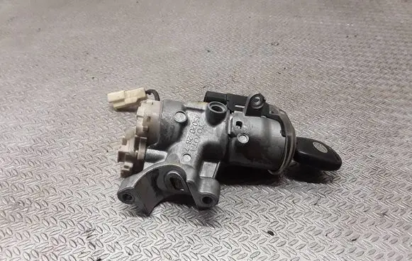 Toyota Previa (XR30, XR40) II Ignition lock 45020287 8978328070