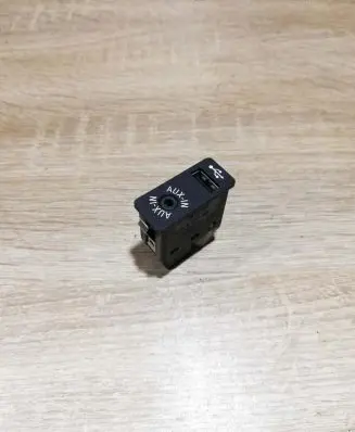 BMW 5 F10 F11 USB socket connector 9237654