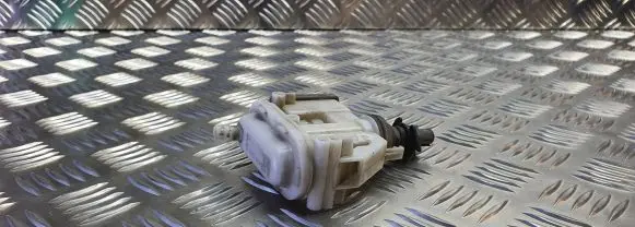 Volkswagen PASSAT B4 Central locking vacuum pump 3A0862153B