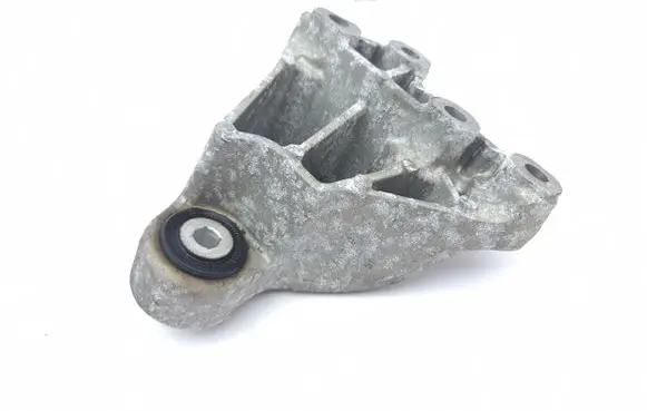 Engine mounting bracket