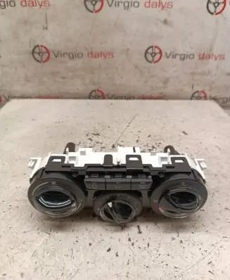 Peugeot 208 Climate control unit E1063071