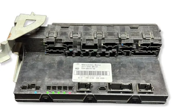 Mercedes-Benz E W211 Fuse module 2115458801 5DK00804768