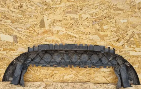 Volvo C30 Front bumper skid plate/under tray 31299060
