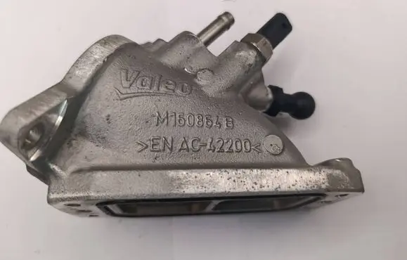 Volkswagen Golf VII Throttle valve 04L128637B 20149159
