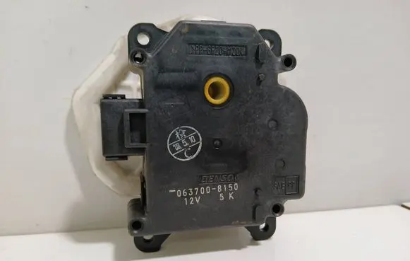Honda CR-V Air flap motor/actuator 0637008150