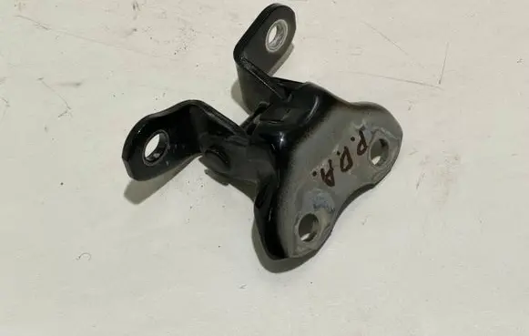 Toyota Highlander XU70 Front door lower hinge