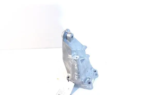 Mercedes-Benz C W205 Engine mounting bracket A6512234304