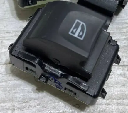 Dacia Sandero III Electric window control switch 254118439R