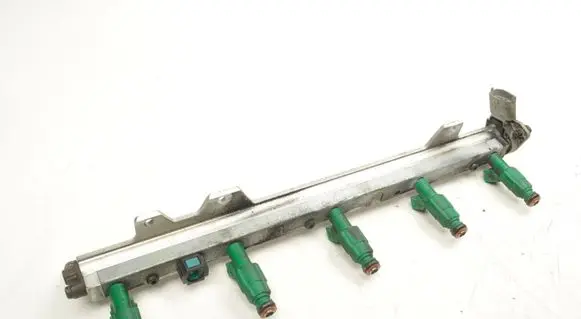 Volvo V70 Fuel main line pipe 9202100