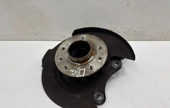 Rear wheel hub