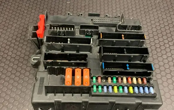 Opel Signum Fuse box set 519169007 03085397 13205781
