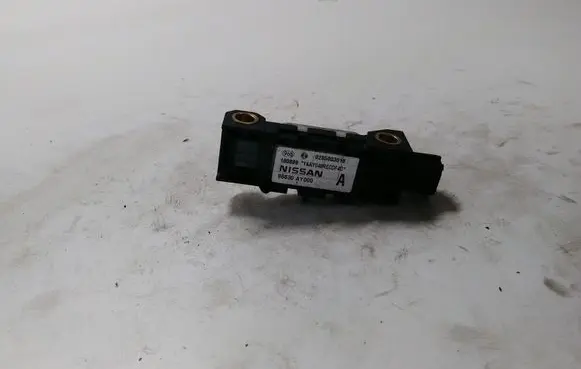 Nissan Primera Airbag deployment crash/impact sensor 0285003019