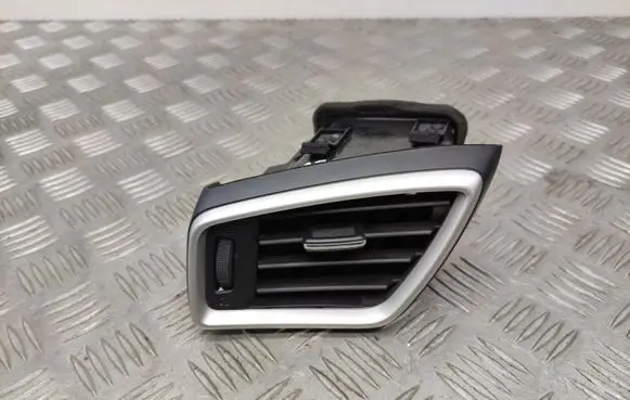 Nissan X-Trail T32 Dashboard side air vent grill/cover trim