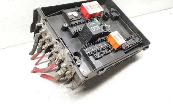 Volkswagen Golf V Fuse module 1K0937125 017181301