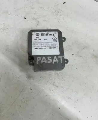 Volkswagen PASSAT B5 Airbag control unit/module 6Q0909605B 38990207E 5WK42869