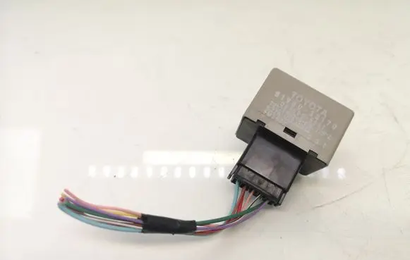 Lexus IS 220D-250-350 Hazard warning light relay 8198030170 0665005641