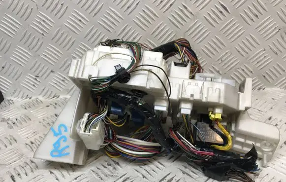 Suzuki SX4 SAM control unit 3677055L01 B55L0 LOT1717