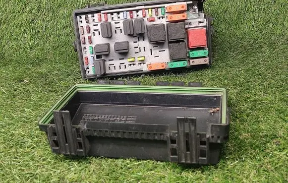Opel Corsa D Power management control unit 13217389 13217389EC