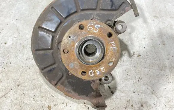 Volkswagen Golf V Front wheel hub spindle knuckle