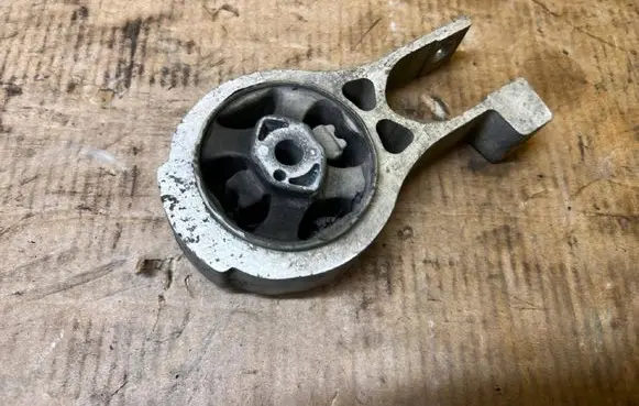 Peugeot 508 RXH Engine mount vacuum valve 968302908
