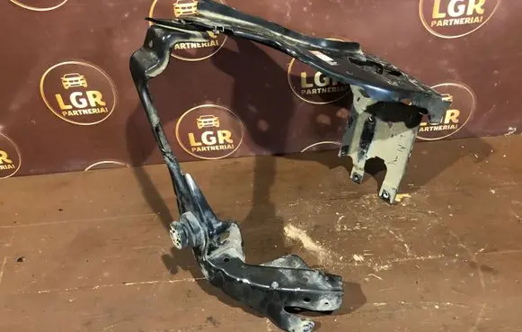 Mercedes-Benz E W211 Headlight/headlamp mounting bracket