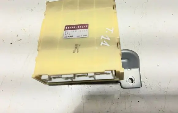 Toyota Avensis Verso Other control units/modules 8865044210
