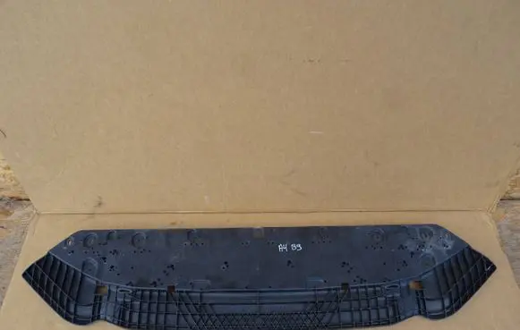 Audi A4 S4 B9 8W Engine splash shield/under tray 8W0807611A
