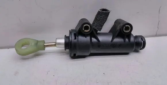 BMW 3 E46 Clutch master cylinder 6758822