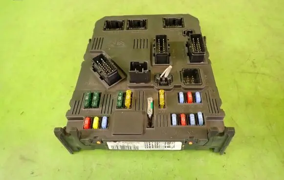 Peugeot 407 Fuse module