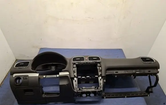 Volkswagen Golf V Dashboard