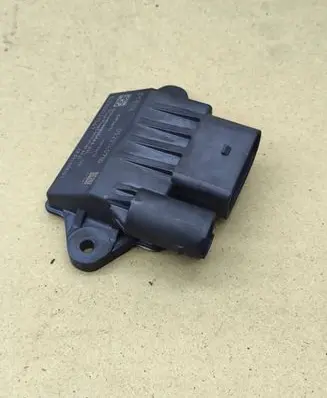 Mercedes-Benz E W212 Glow plug pre-heat relay 0522140710 22091008101 E2110021047