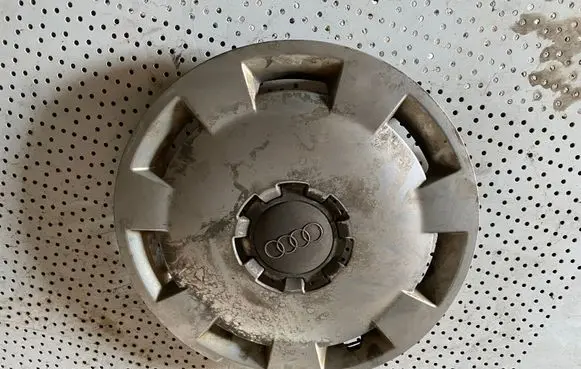 Audi A3 S3 8P R16 wheel hub/cap/trim 8E0601147