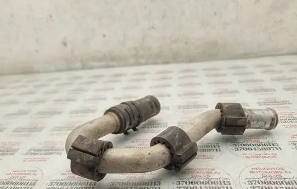 Volkswagen Touareg I Engine coolant pipe/hose 7L0815985