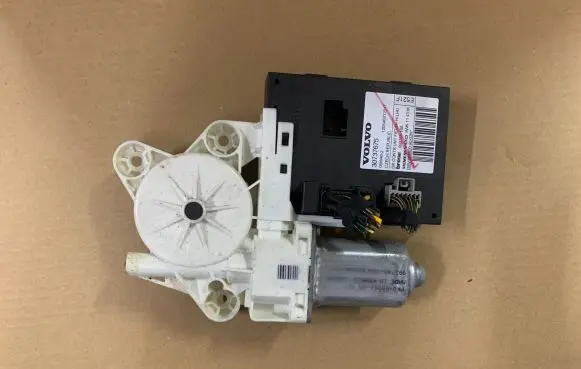 Volvo S40 Front door window regulator motor 30737675 5WK11431K 992751108