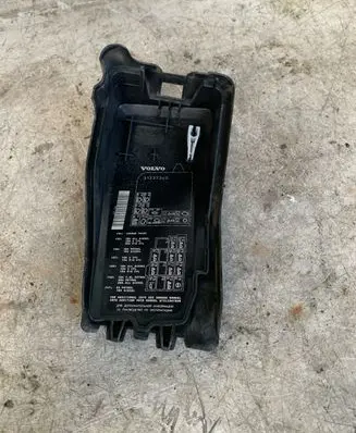 Volvo S60 Fuse box cover 31337340
