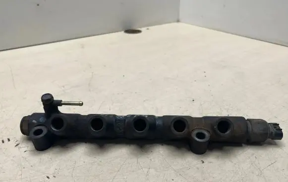 Fuel main line pipe
