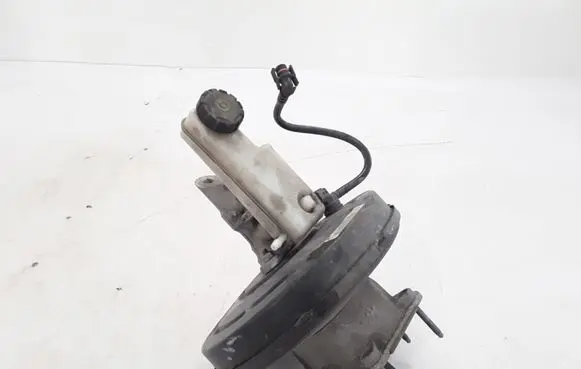 Renault Megane III Brake booster 472104219R