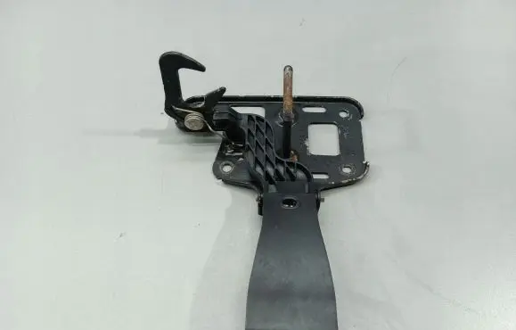 Audi A4 S4 B8 8K Engine bonnet/hood lock/latch loop/hook 8T0823480