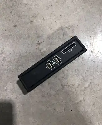 Mercedes-Benz V Class W447 USB socket connector A2058200526