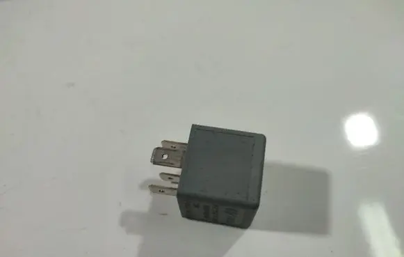 Volkswagen PASSAT B6 Other relay 141951253B