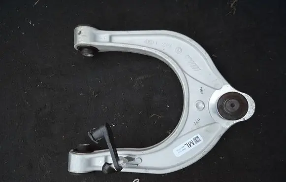 BMW XM Front upper control arm/wishbone 8091171
